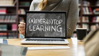 NEVER STOP LEARNING / EVER TOP LEARNING（Gerd AltmannによるPixabayからの画像）
